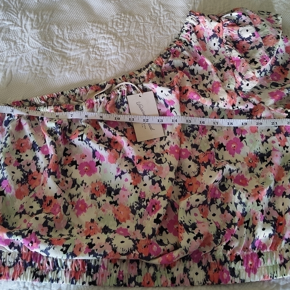 Universal Thread One Shoulder Floral Top Sized 2X - Picture 7 of 10